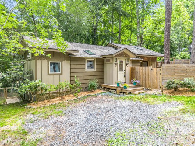 701 Azalea Avenue, Black Mountain, NC 28711