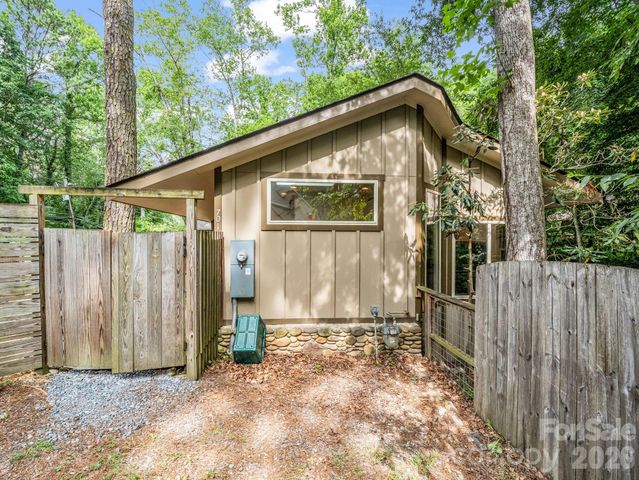 701 Azalea Avenue, Black Mountain, NC 28711