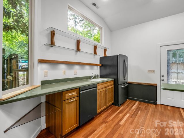 701 Azalea Avenue, Black Mountain, NC 28711