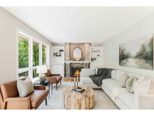 3430 BARRINGTON Dr, West Linn, OR 97068