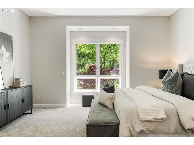 3430 BARRINGTON Dr, West Linn, OR 97068