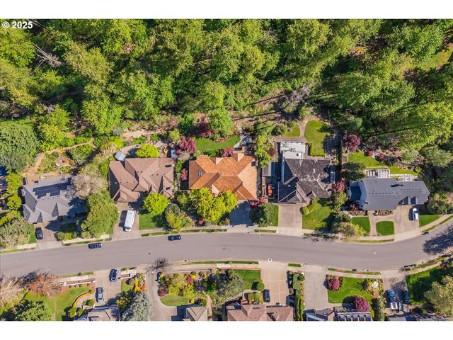 3430 BARRINGTON Dr, West Linn, OR 97068