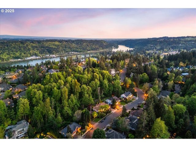 3430 BARRINGTON Dr, West Linn, OR 97068