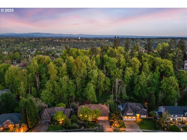 3430 BARRINGTON Dr, West Linn, OR 97068