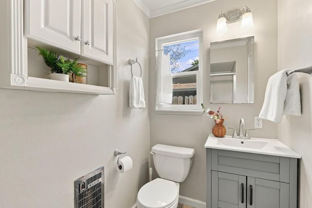 170 Baxter Ave, Sacramento, CA 95815