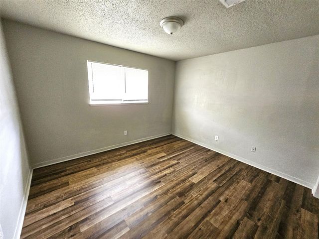 2421 16th Avenue N, Texas City, TX 77590