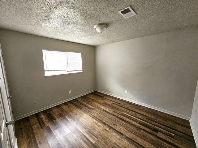 2421 16th Avenue N, Texas City, TX 77590