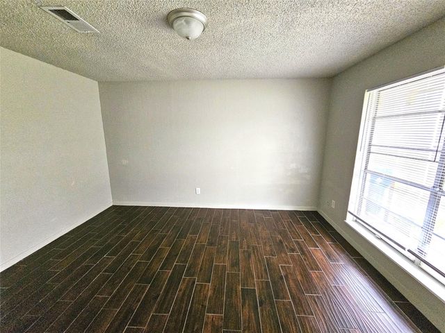 2421 16th Avenue N, Texas City, TX 77590