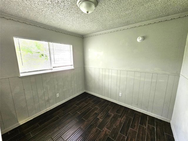 2421 16th Avenue N, Texas City, TX 77590