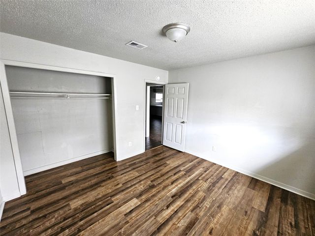 2421 16th Avenue N, Texas City, TX 77590