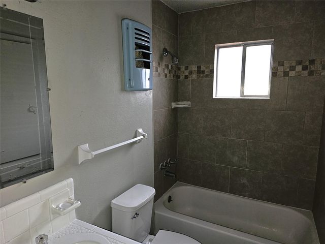 2421 16th Avenue N, Texas City, TX 77590