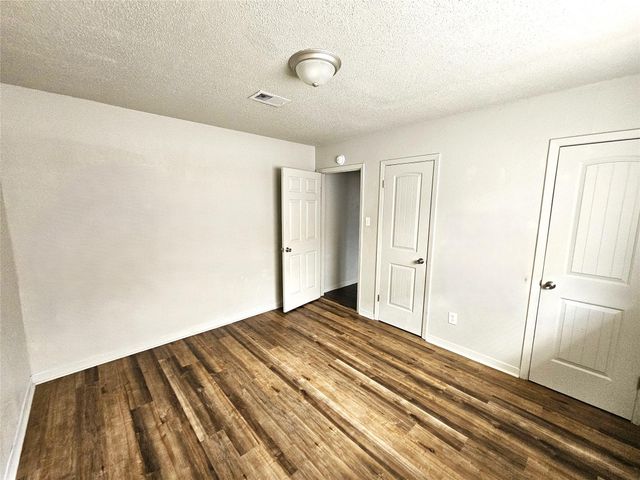 2421 16th Avenue N, Texas City, TX 77590