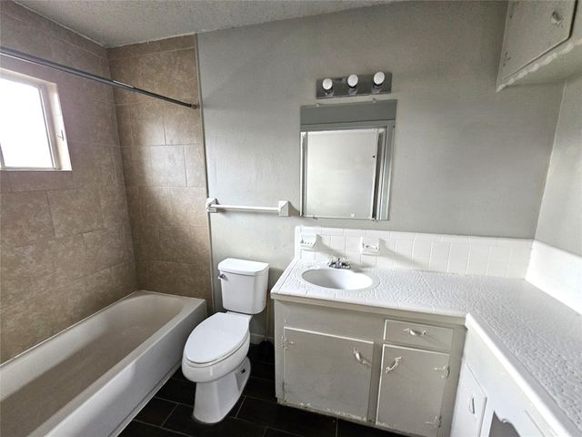 2421 16th Avenue N, Texas City, TX 77590