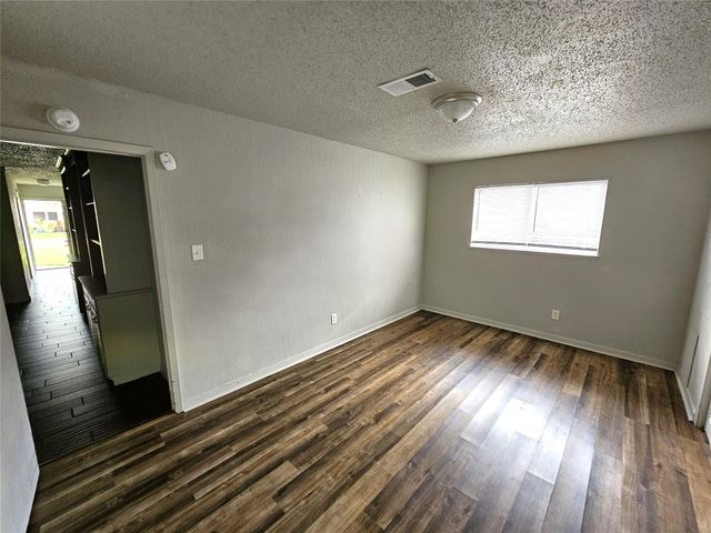 2421 16th Avenue N, Texas City, TX 77590