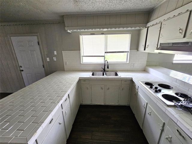 2421 16th Avenue N, Texas City, TX 77590