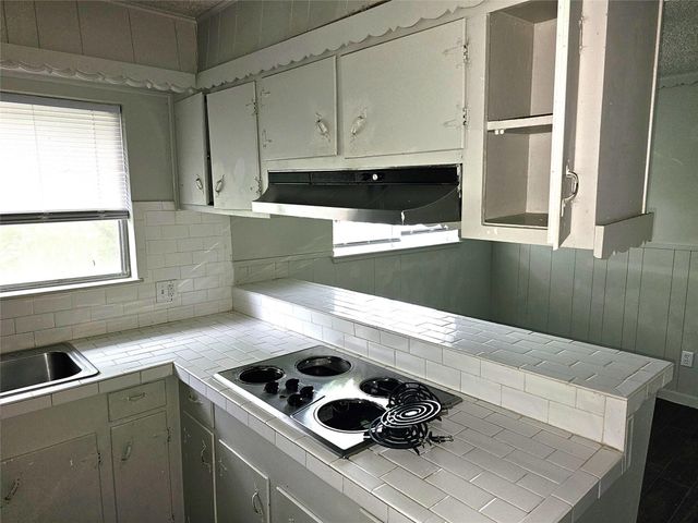 2421 16th Avenue N, Texas City, TX 77590