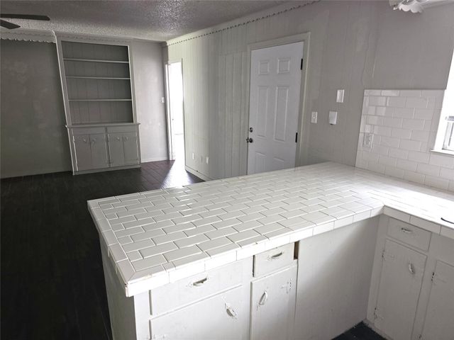 2421 16th Avenue N, Texas City, TX 77590