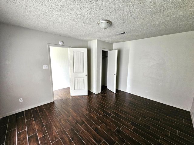 2421 16th Avenue N, Texas City, TX 77590