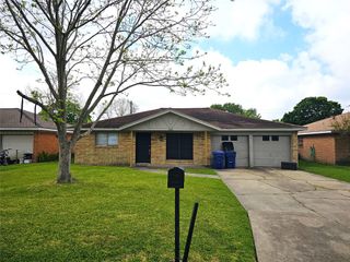 2421 16th Avenue N, Texas City, TX 77590