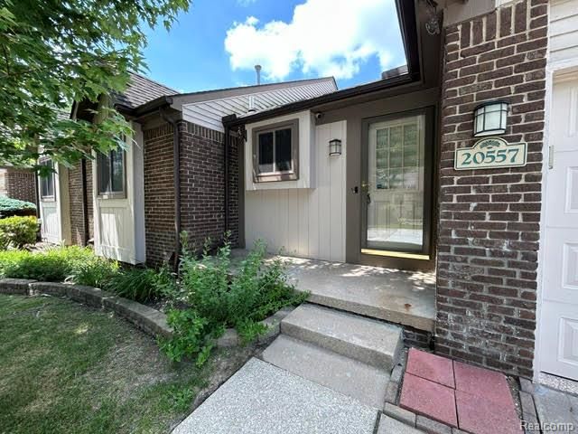 20557 Longwood Drive 63, Clinton Township, MI 48038