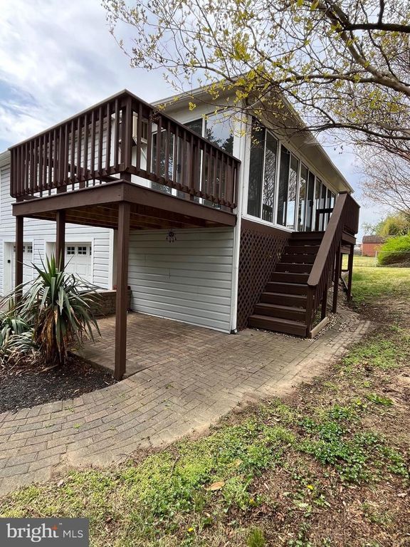 Image 10 of property listing at 6006 BEDFORD LN, Clinton, MD 20735