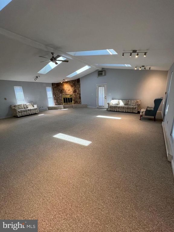 Image 11 of property listing at 6006 BEDFORD LN, Clinton, MD 20735