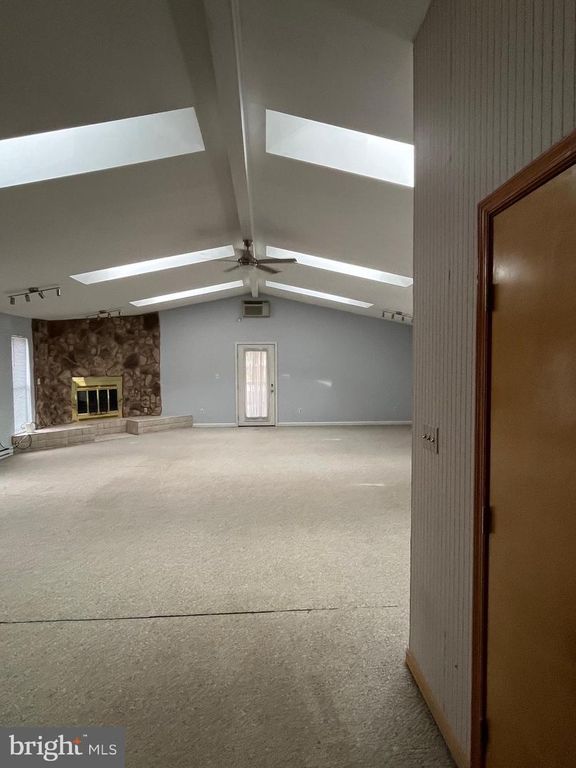 Image 18 of property listing at 6006 BEDFORD LN, Clinton, MD 20735