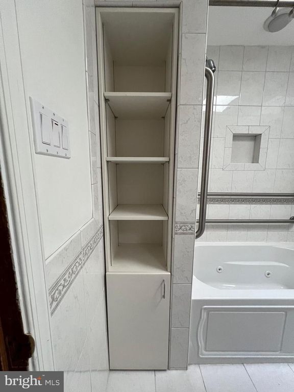 Image 37 of property listing at 6006 BEDFORD LN, Clinton, MD 20735