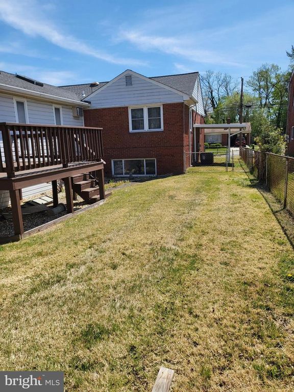 Image 5 of property listing at 6006 BEDFORD LN, Clinton, MD 20735