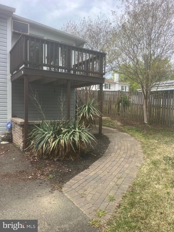 Image 7 of property listing at 6006 BEDFORD LN, Clinton, MD 20735