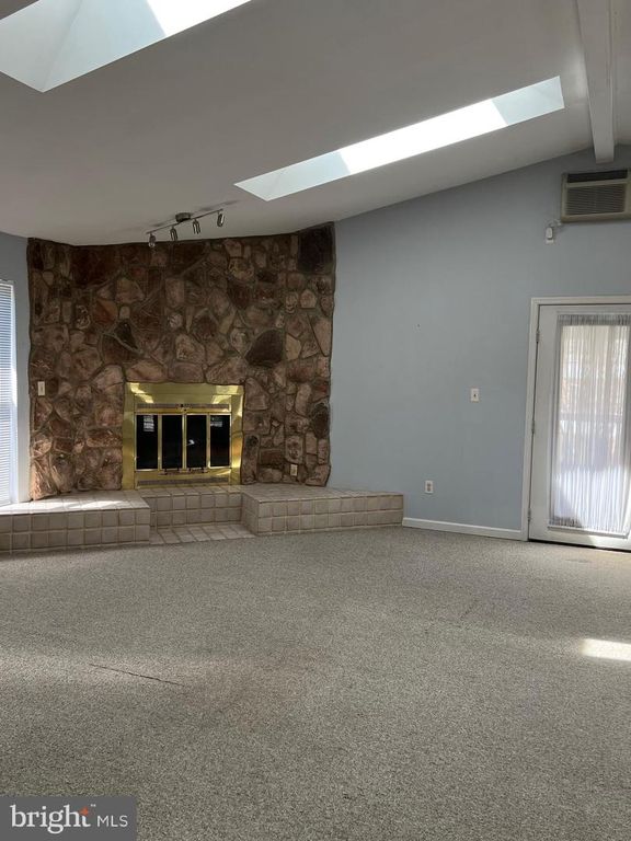 Image 9 of property listing at 6006 BEDFORD LN, Clinton, MD 20735