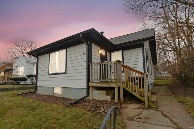 214 E Woodside Street, South Bend, IN 46614