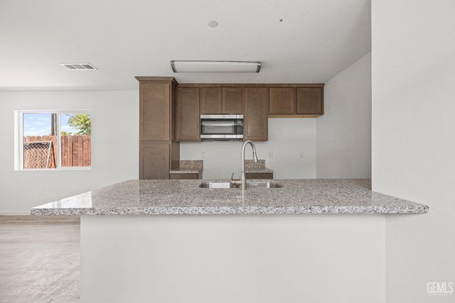 1417 Oregon Street A, Bakersfield, CA 93305