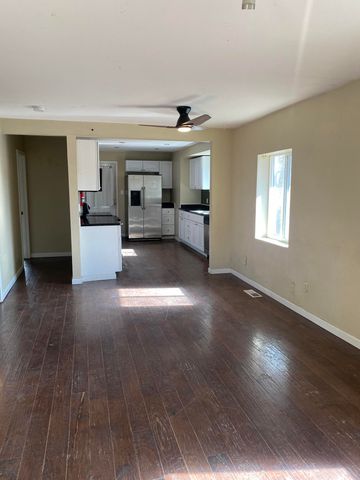 1527 Wilford Avenue, Klamath Falls, OR 97601