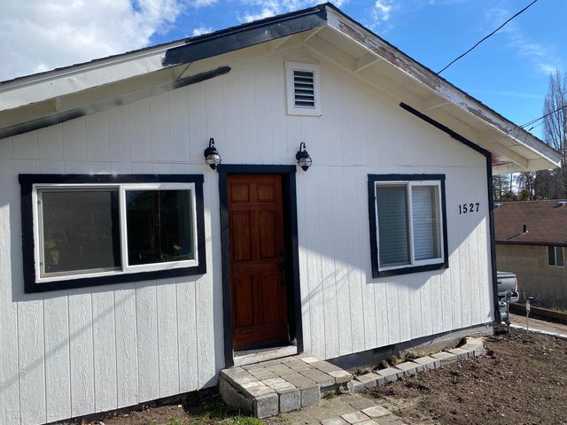 1527 Wilford Avenue, Klamath Falls, OR 97601