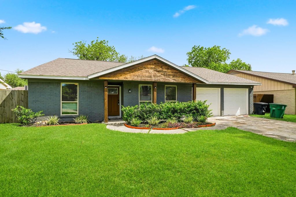 11630 Sandstone Street, Houston, TX 77072