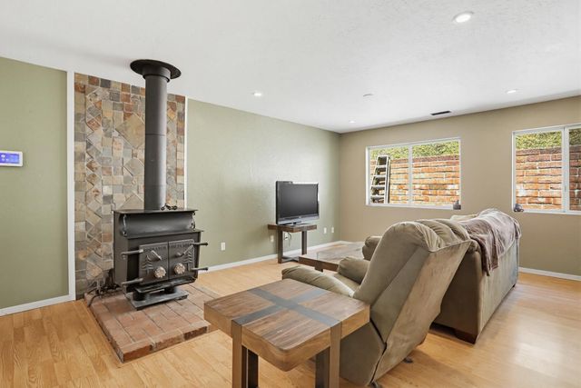 16366 Banner Quaker Hill Rd, Nevada City, CA 95959