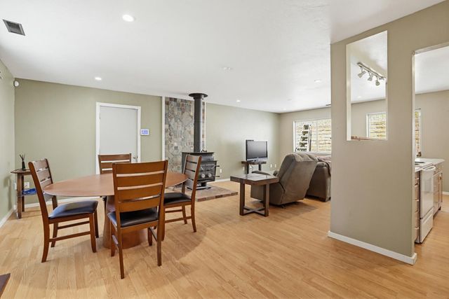 16366 Banner Quaker Hill Rd, Nevada City, CA 95959