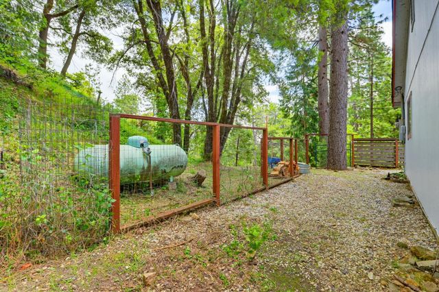 16366 Banner Quaker Hill Rd, Nevada City, CA 95959