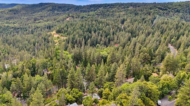 16366 Banner Quaker Hill Rd, Nevada City, CA 95959