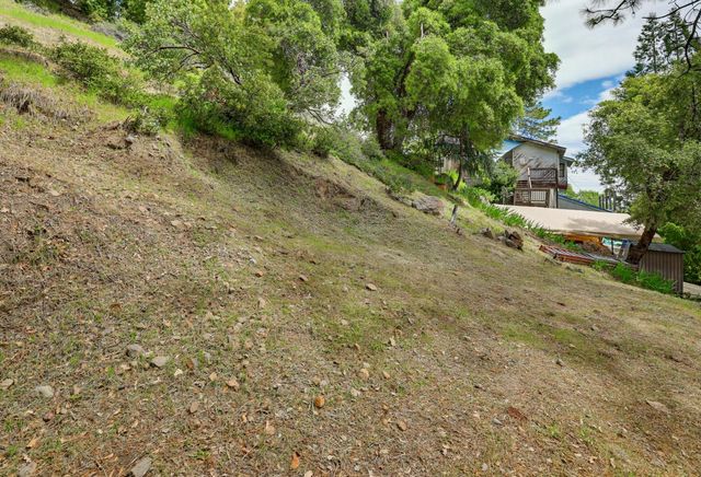 16366 Banner Quaker Hill Rd, Nevada City, CA 95959