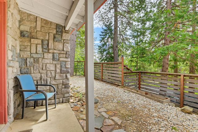 16366 Banner Quaker Hill Rd, Nevada City, CA 95959