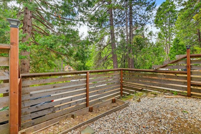 16366 Banner Quaker Hill Rd, Nevada City, CA 95959