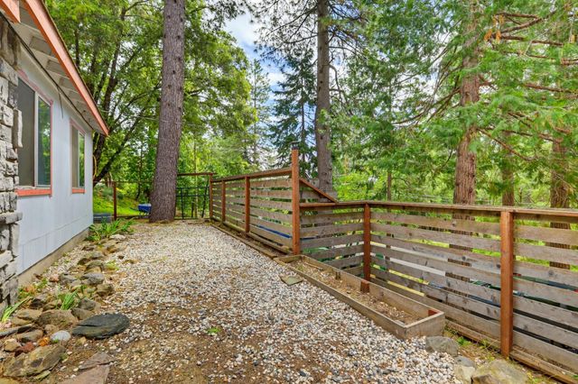 16366 Banner Quaker Hill Rd, Nevada City, CA 95959