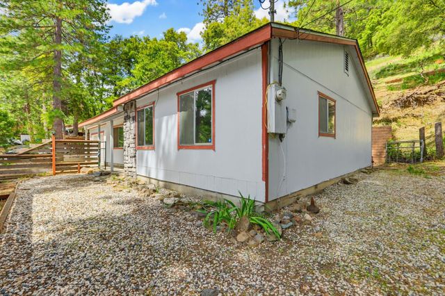 16366 Banner Quaker Hill Rd, Nevada City, CA 95959