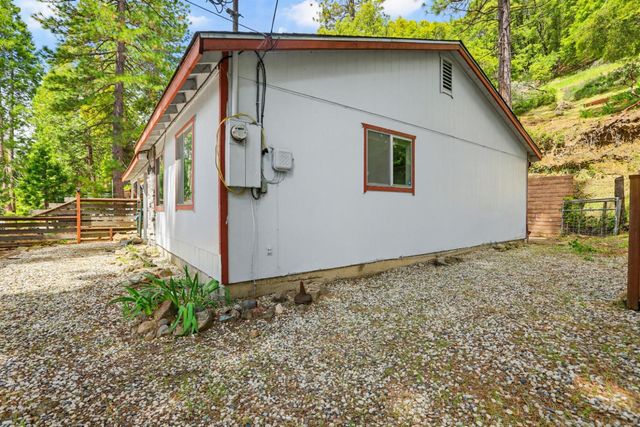 16366 Banner Quaker Hill Rd, Nevada City, CA 95959