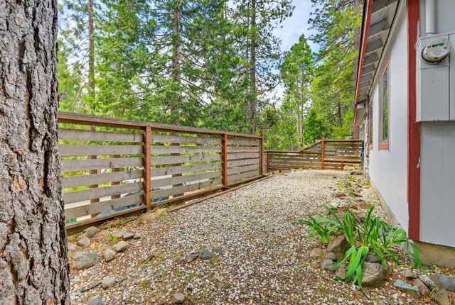 16366 Banner Quaker Hill Rd, Nevada City, CA 95959