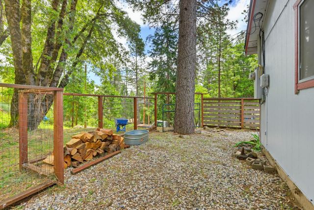 16366 Banner Quaker Hill Rd, Nevada City, CA 95959