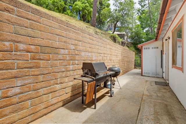 16366 Banner Quaker Hill Rd, Nevada City, CA 95959
