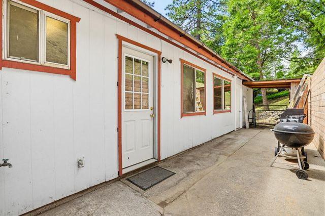 16366 Banner Quaker Hill Rd, Nevada City, CA 95959